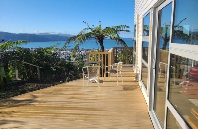 Stunning view & hot tub. New house handy to town