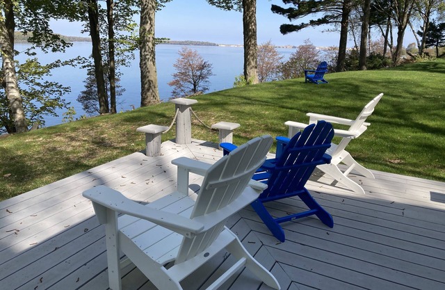 Stunning view of Hamlin Lake, w/ deck, fire-pit, screened in porch. Sleeps 6.