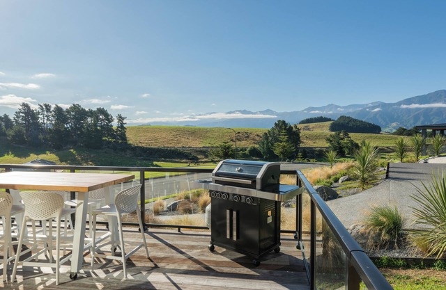 Stunning Views | Contemporary | Escape, Stunning Views | Contemporary | Ocean and Mountain Views