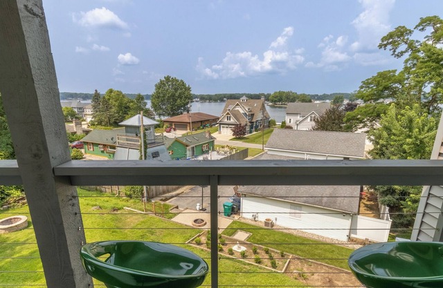 Stunning Views, Pet Friendly La Porte Lake Home