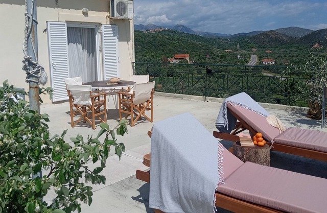 Stunning Views, Spacious Balcony: Mani Family Home