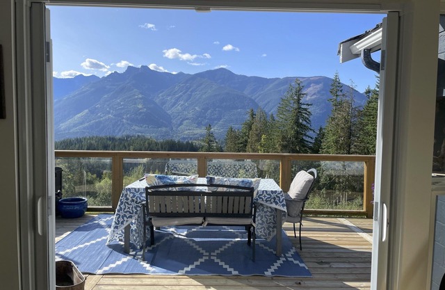 Impresionantes vistas a la montaña, soleado, 19 acres, piscina y jacuzzi, mesa de billar