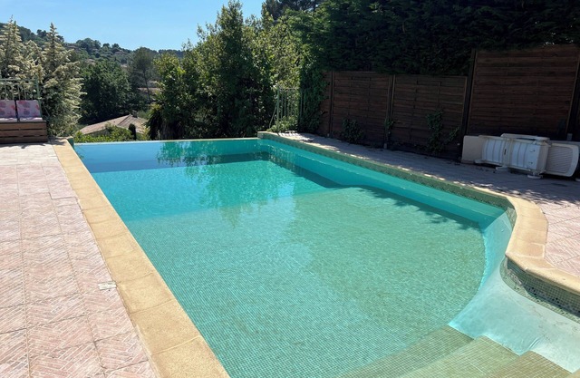 Magnífica villa cerca de Chateauneuf / Valbonne, tranquila, piscina de sal, petanca, barbacoa, pizza