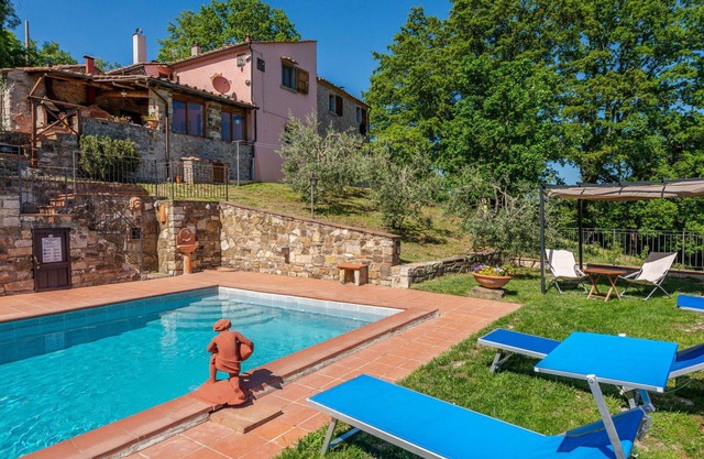 Casa de vacaciones con WIFI, piscina privada, TV, terraza, mascotas permitida, aparcamiento