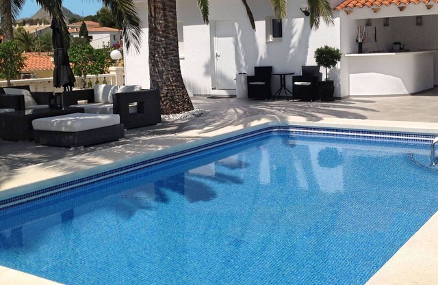 Casa de vacaciones con WIFI, piscina privada, A/C, TV, terraza, mascotas permitida, aparcamiento