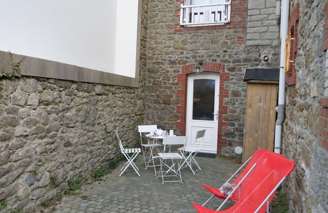 Preciosa casa de vacaciones con WIFI, TV, terraza, mascotas permitida y aparcamiento