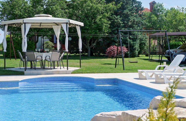 Preciosa casa de vacaciones con piscina privada, A/C, WIFI, TV, patio y aparcamiento