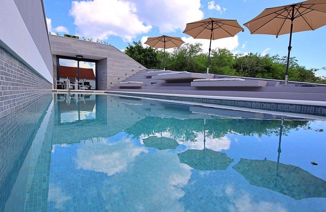 Stunning villa for 6 people with WIFI, A/C, private pool, TV, terrace and parking