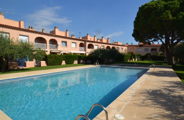 Stunning villa for 6 people with pool, WIFI, TV and terrace