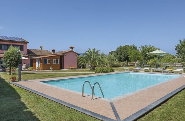 Estupenda casa de vacaciones con WIFI, piscina, A/C, jacuzzi, TV, patio y aparcamiento