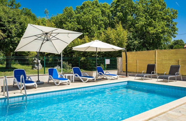 Preciosa casa de vacaciones con piscina privada, WIFI, A/C, TV, terraza y aparcamiento