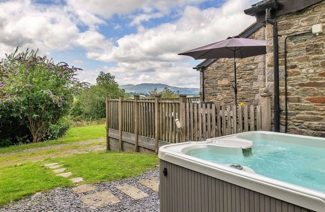 Casa de vacaciones con WIFI, jacuzzi, terraza, mascotas permitida, aparcamiento