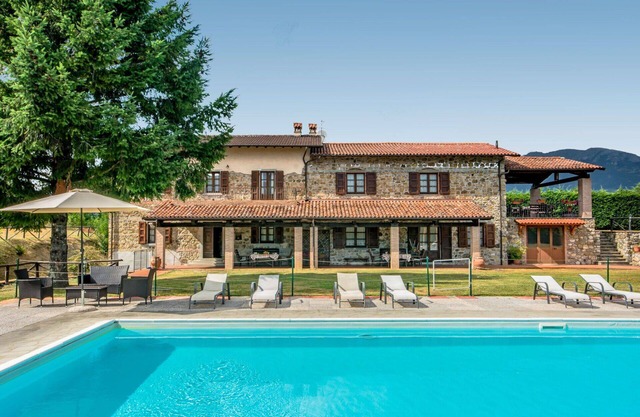 Maravillosa casa de vacaciones con piscina privada, WIFI, TV, mascotas permitida y aparcamiento