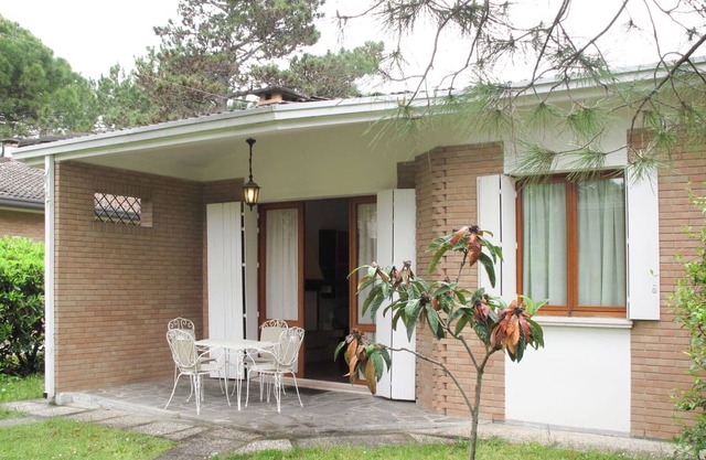 Stunning villa for 6 guests with A/C, TV, terrace, pets allowed and parking