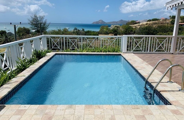 Walk to Beach and Enjoy Fab Sunsets from this Lovely 2 Bedroom Villa