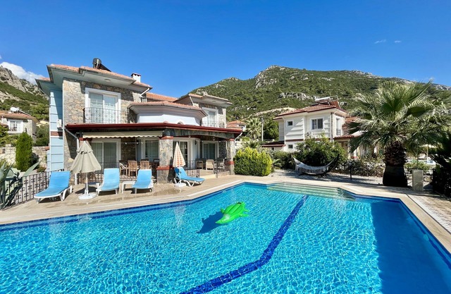 Impresionante Villa en perfecto estado, piscina de 100m2 y Wi-Fi para familias