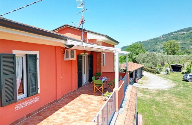 Casa de vacaciones con WIFI, A/C, TV, terraza, mascotas permitida, aparcamiento, cerca de La Spezia