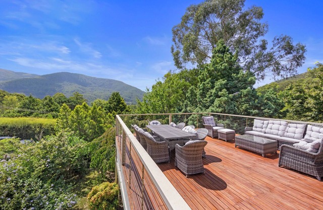 Stunning Warburton Mountain Views & Outdoor Living