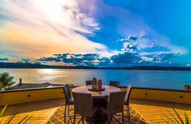 View July 4th Fireworks From Deck-Stunning Water View Sunsets-Dble Chefs Kitchen