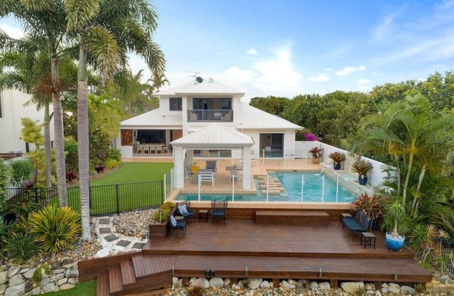 Stunning Waterfront Coastal Retreat, sleeps 15