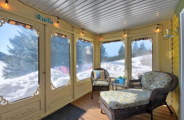 Stunning Waterfront Chalet A Lot Of Natural Lights