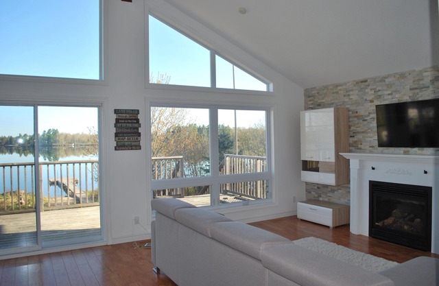 Stunning Waterfront Cottage on Bear Lake – Your Year-Round Getaway