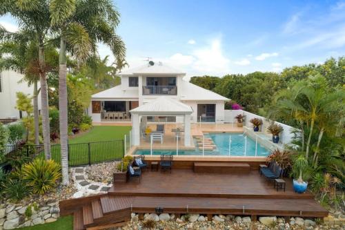 Stunning Waterfront Coastal Retreat, sleeps 13