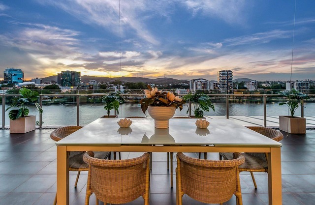 Stunning Waterfront Penthouse | 3 or 4 Bedrooms