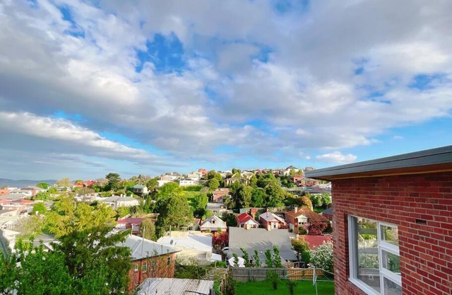 Stunning West Hobart Home- Close to city and shops