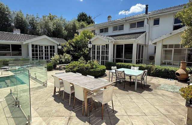 Stunning White House Luxury Retreat in Templestowe