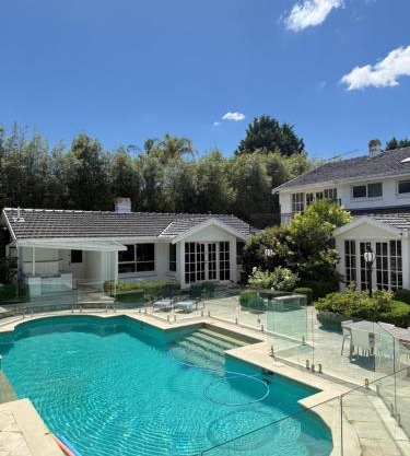 Stunning White House Luxury Retreat In Templestowe