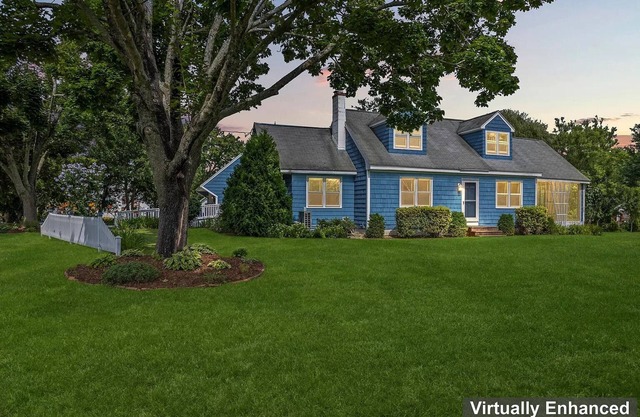 Stunning York Beach Home Steps from York Harbor, shopping & More!