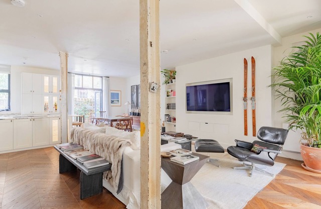 Stunningly Curated 2BD House in Gated Mews