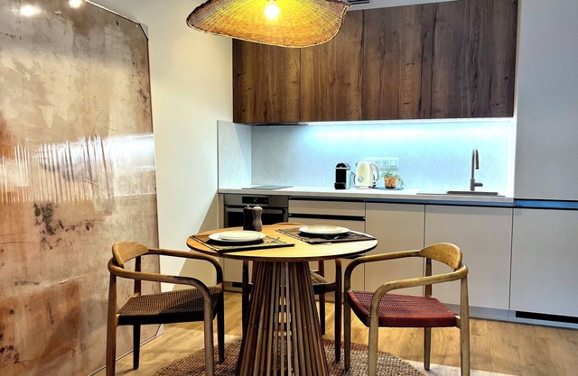 Style apartment, 10 min from the Center, with AC and free parking