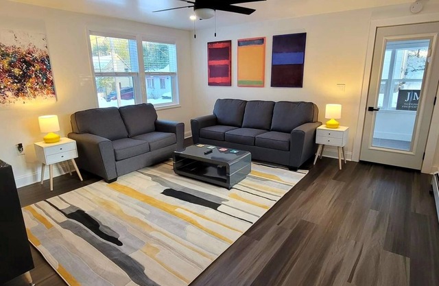 Style-Ish 2 bed lower with all season sun room