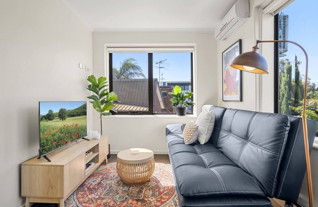 Stylish 1-Bed Apartment Near City Highlights