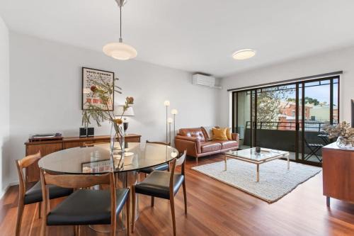 Stylish 1-Bed Apartment with Generous Workspace
