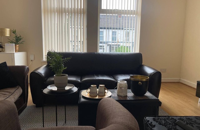 Stylish 1-bed Apt - Sleeps 4 - Parking - Wifi