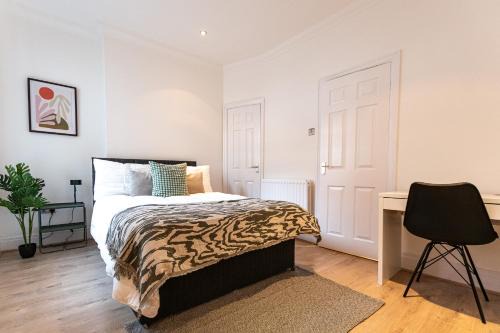Stylish 1-Bed Flat in Liverpool by 53 Degrees Property, Ideal for Business & Long-Term Stays!