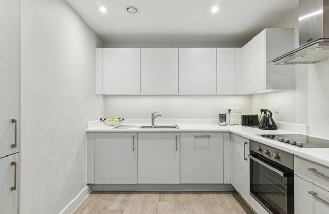 Stylish 1-Bed Haven in Exclusive Chelsea Harbour – Near River & King’s Road