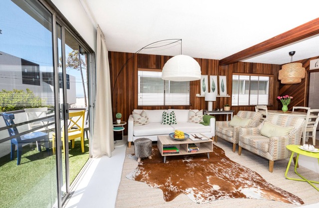 Stylish 1-bedroom, Just Steps to Beach in Marina del Rey Peninsula