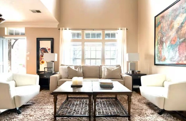 Stylish 1-bedroom Townhome with Washer-Dryer / Parking / 30-day+ / Gym / Pool