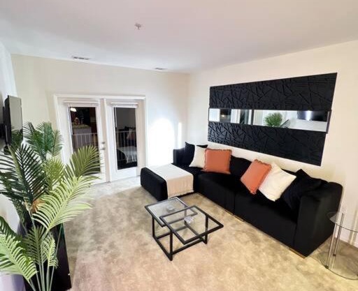 Stylish 1-bedroom unit Near NYC with parking