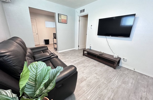 Stylish 1BR/1BA Apt - Newly Renovated & Welcoming Unit 1