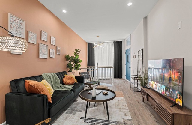 Stylish 1BR/2BA Near Liberty Bell