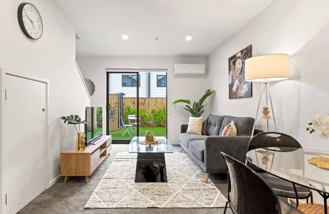 Stylish 1BR Apartment on Fathom Place
