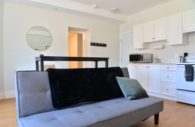 Stylish 1BR Apt - King bed!