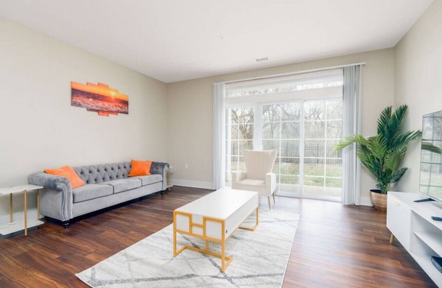 Stylish 1BR in at the Crossing