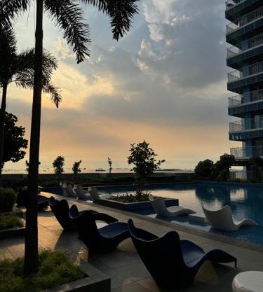Stylish 1BR Near Airport Facing the Bay - 7b