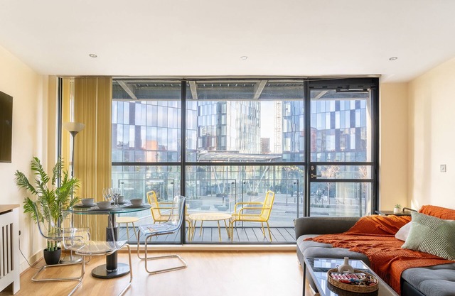 2 Bedroom, 2 Bathroom Apartment in Manchester